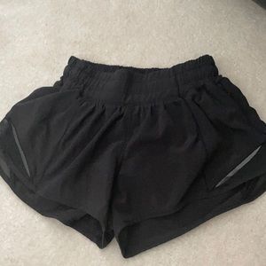 Lululemon Hotty Hot Low-Rise Lined Short 2.5”. color: black, size 2